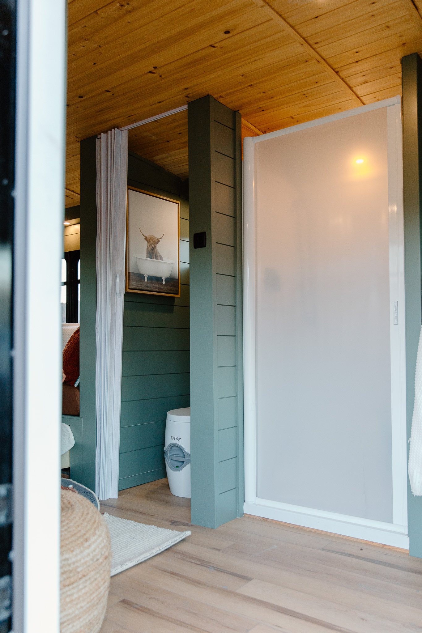 Custom Shuttle Bus thumbnail 16