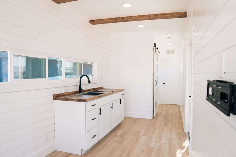 Luxe ALT 40’ Tiny Home thumbnail 3