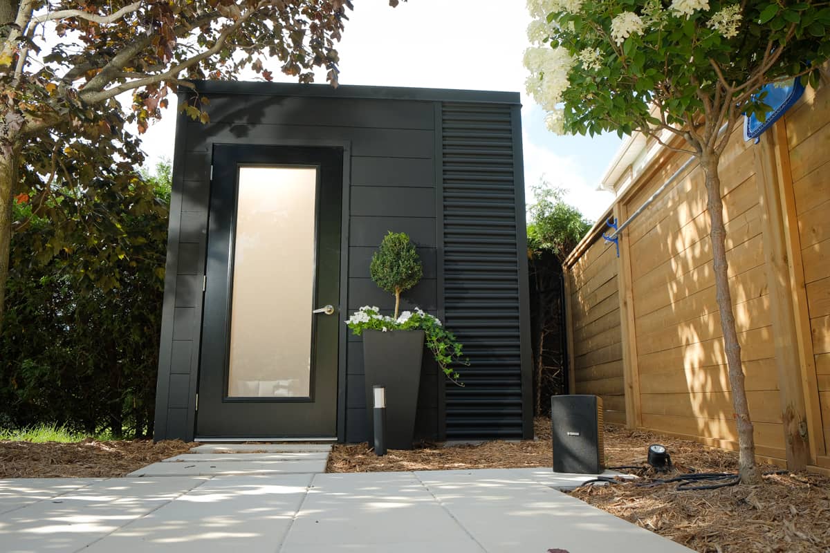 H.B - Black Cube in Richmond Hill thumbnail 3