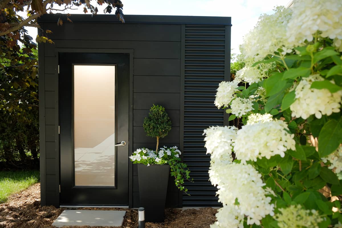 H.B - Black Cube in Richmond Hill thumbnail 4