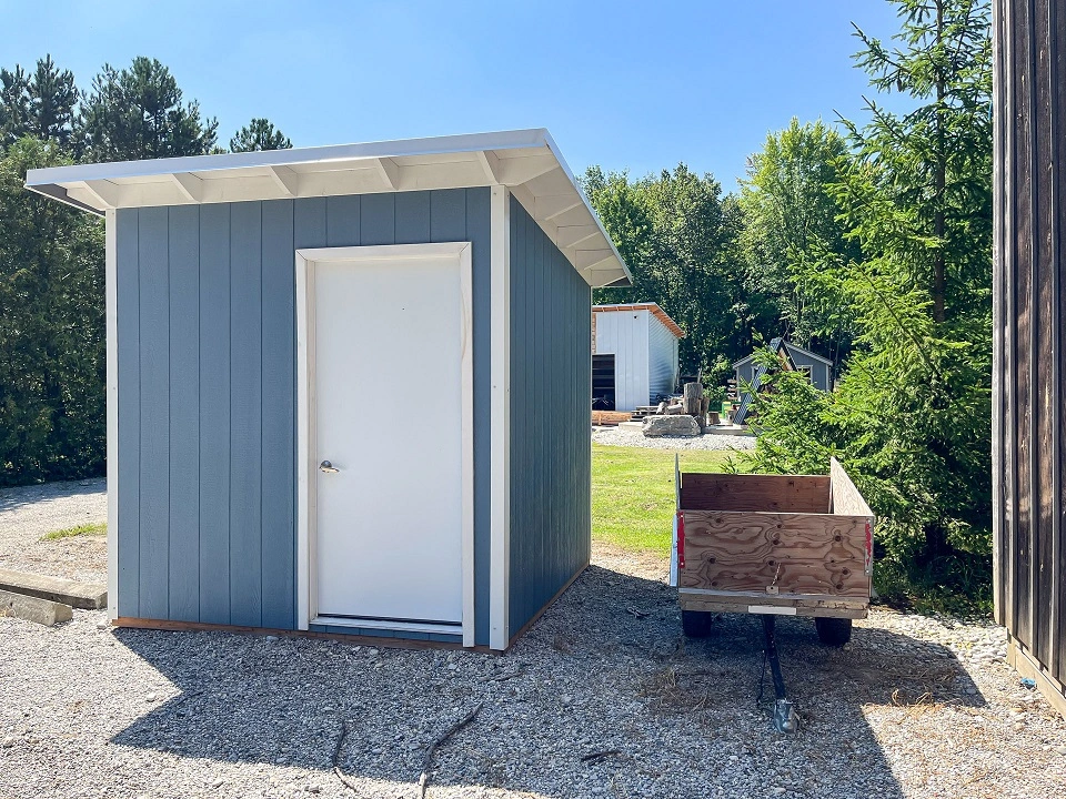 The Economy Shed by Backyard Escape Studios