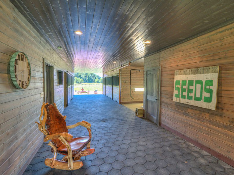 Denali Barn Apartment 72 ft thumbnail 43