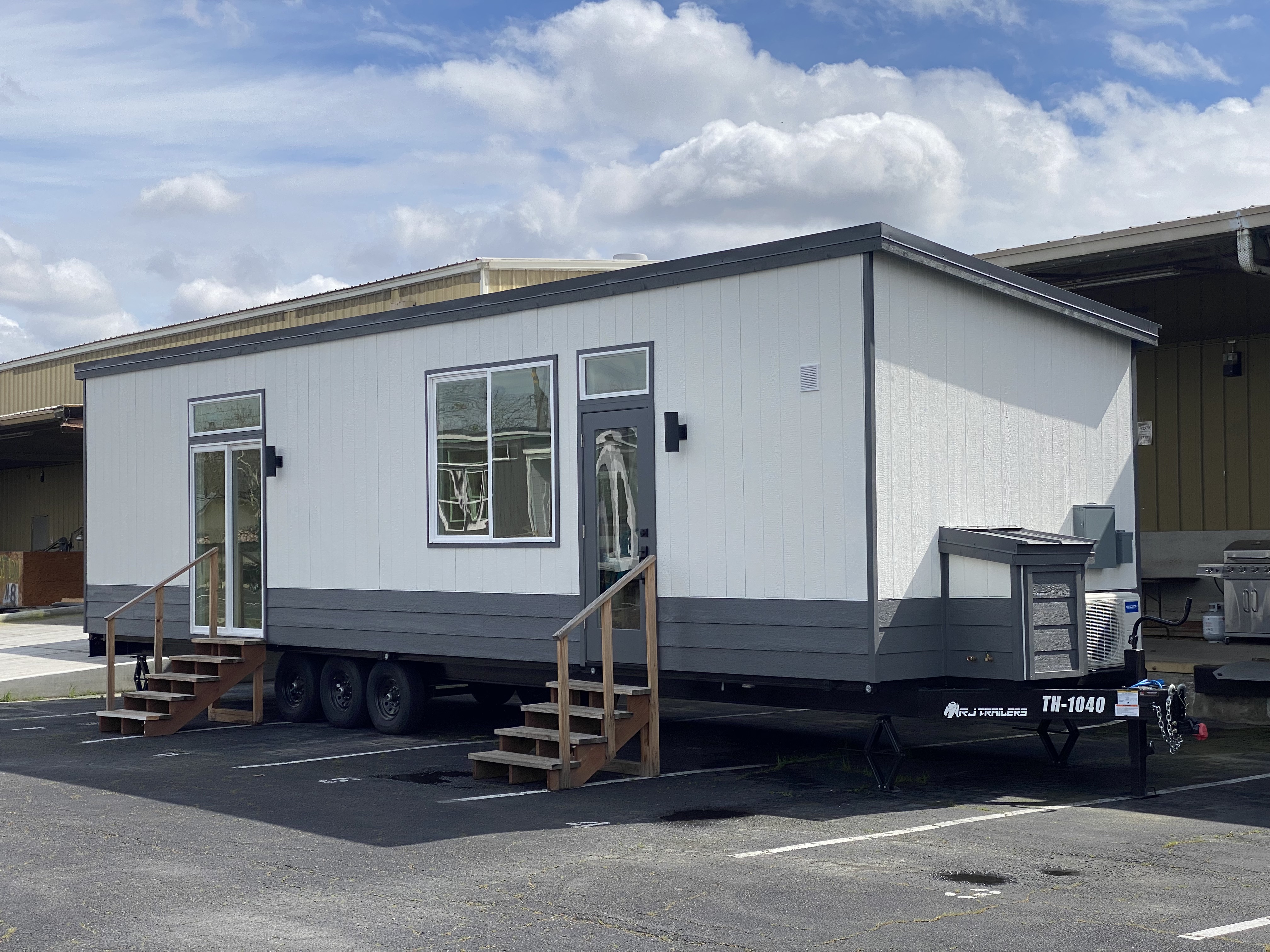 Studio 40 X thumbnail 3