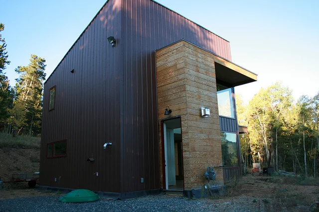 Golden Co thumbnail 3