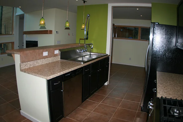 Golden Co thumbnail 4