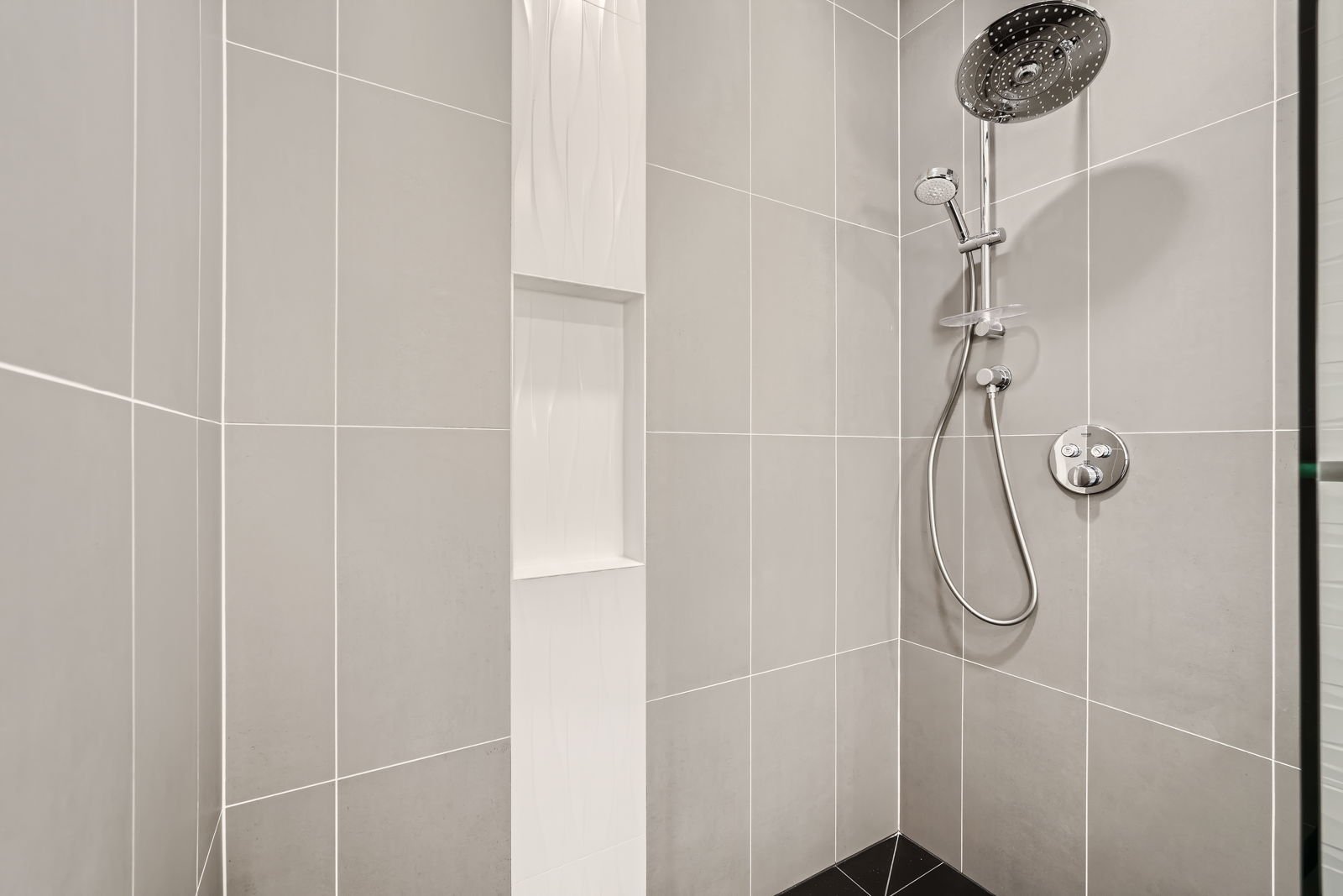 515 Howe St Seattle thumbnail 9