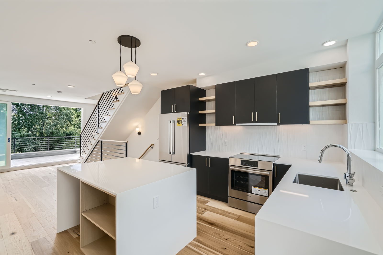 515 Howe St Seattle thumbnail 5