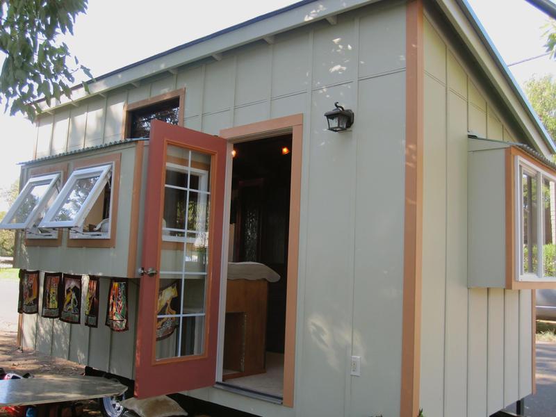 Hale Maluhia thumbnail 2