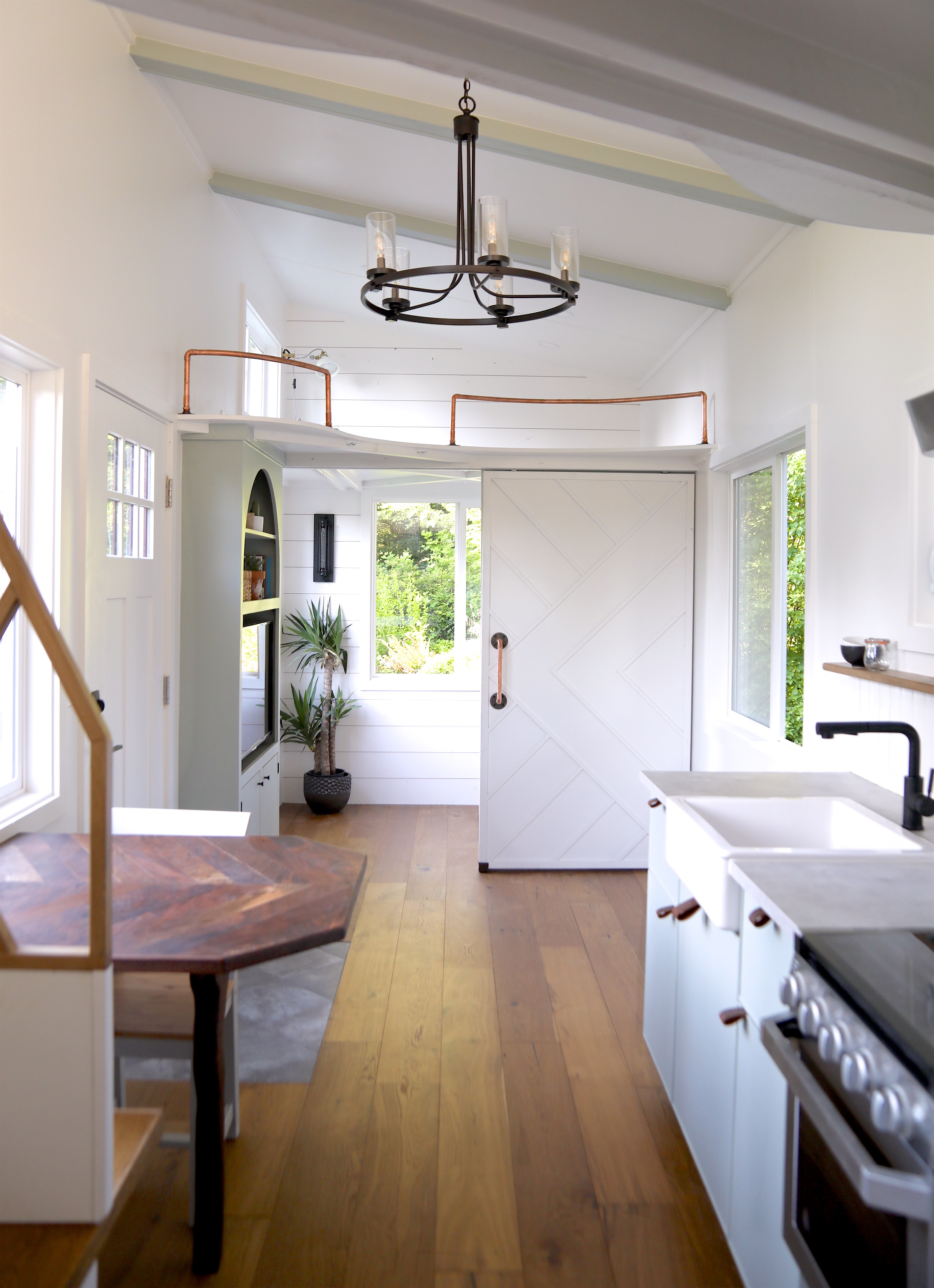 LAGUNA by Handcrafted Movement