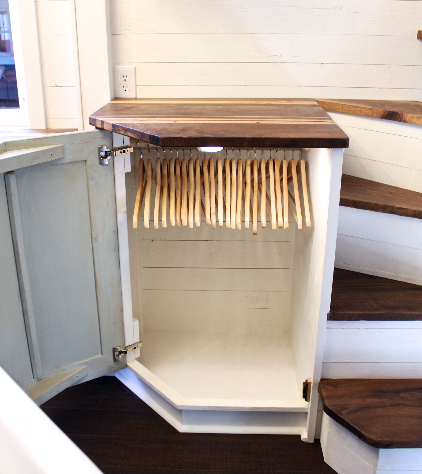 WRITERS RETREAT thumbnail 40