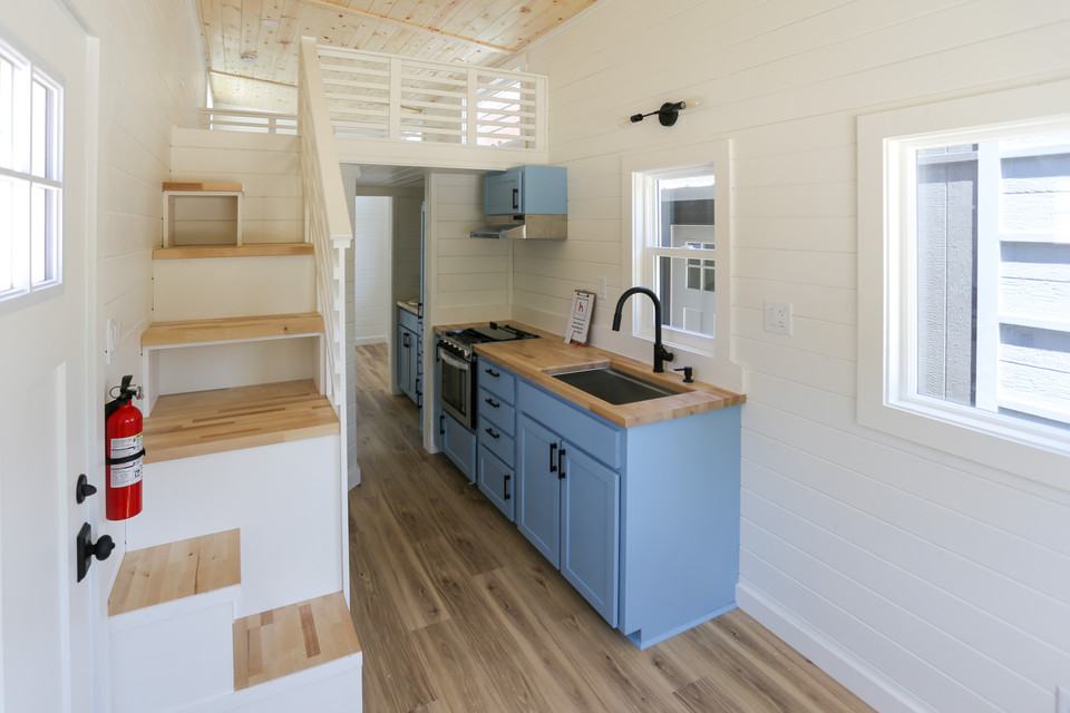 MONTROSE thumbnail 5