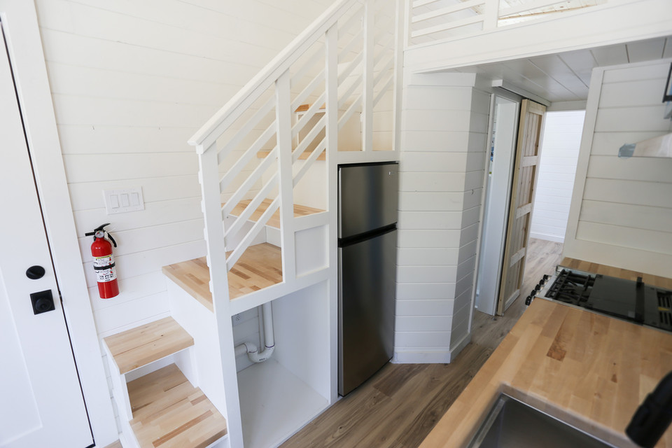 MONTROSE thumbnail 8