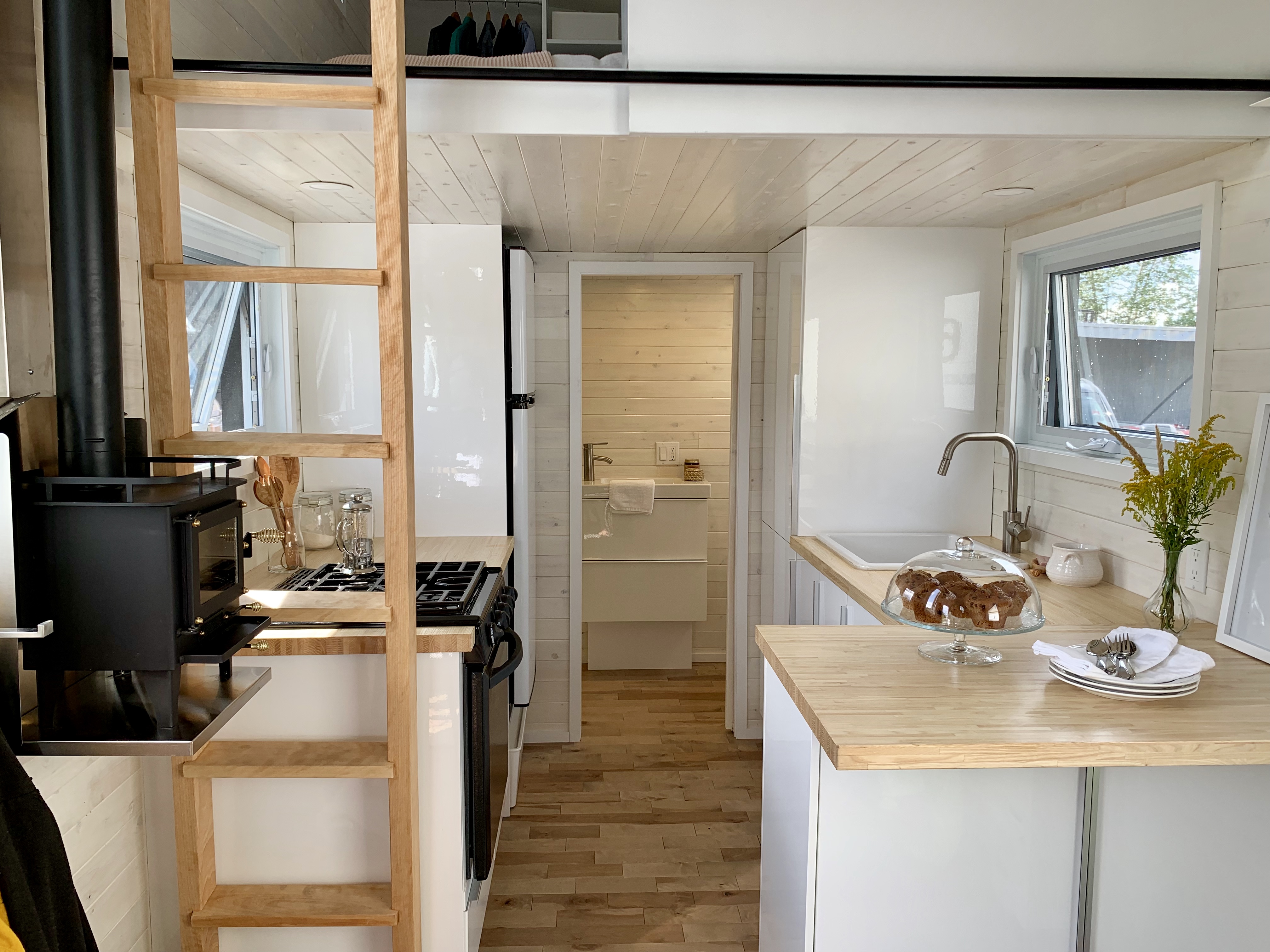 28 STANDARD FEET by Mini Cabane