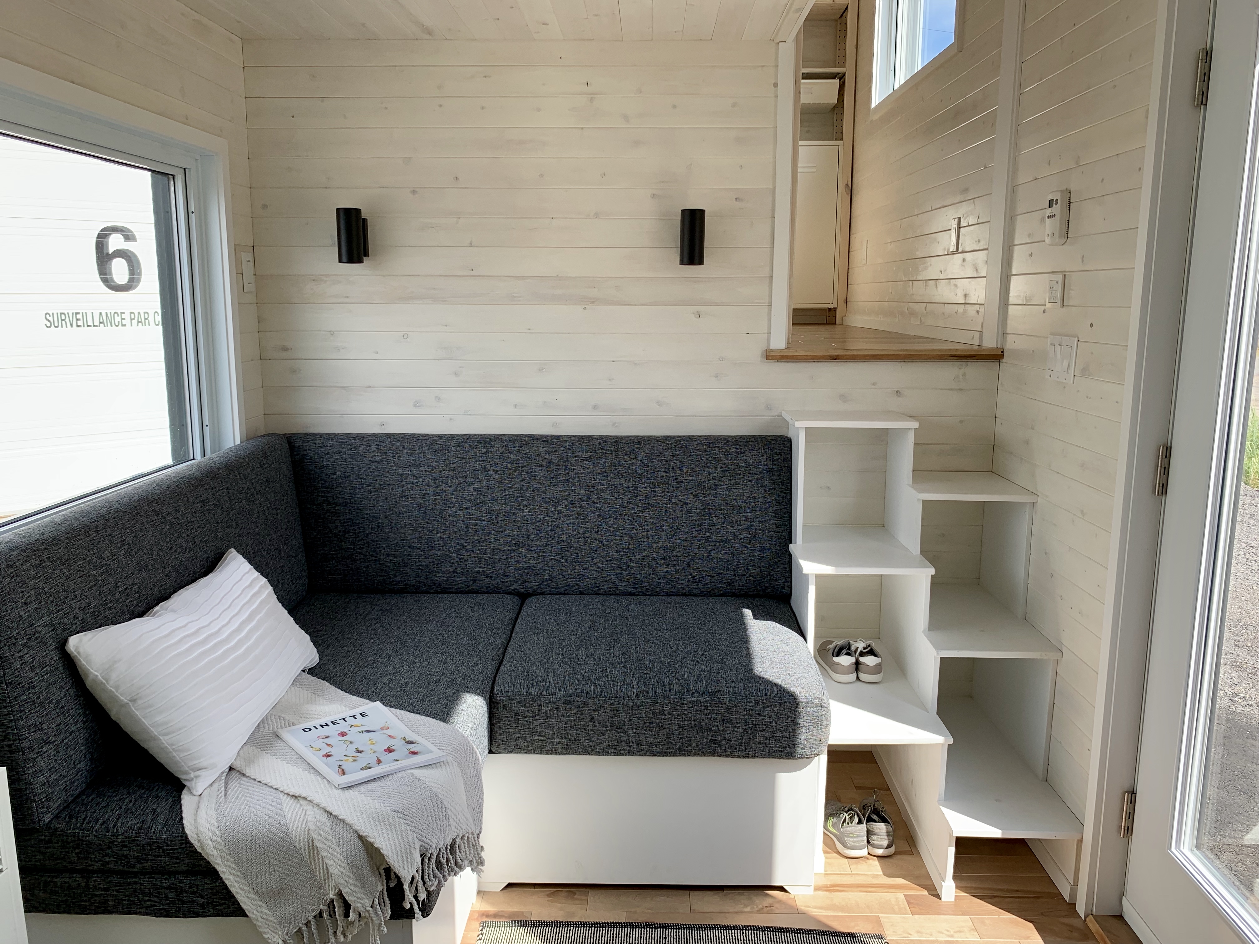 28 STANDARD FEET thumbnail 2