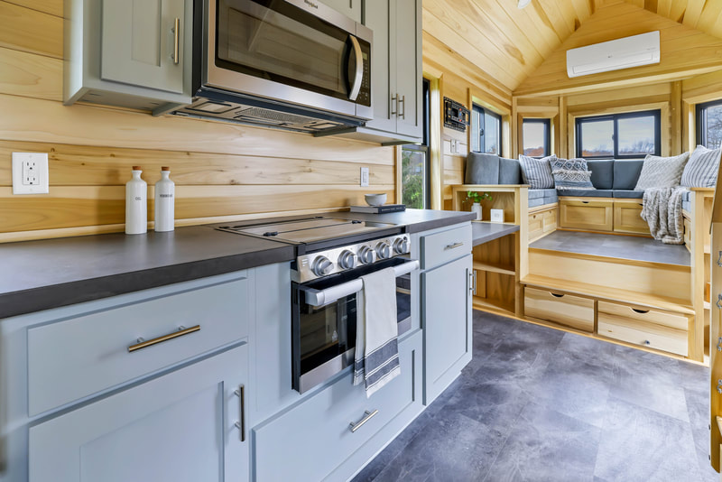 THE BOND thumbnail 31