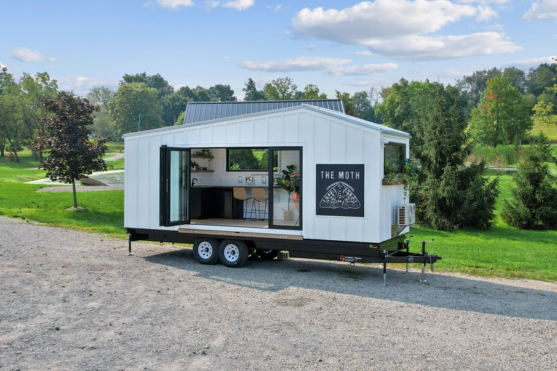 THE MOTH thumbnail 2