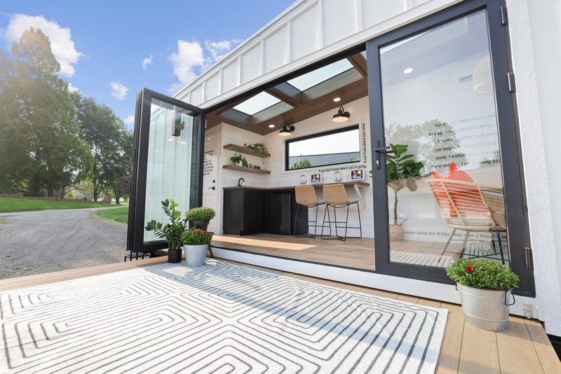 THE MOTH thumbnail 23