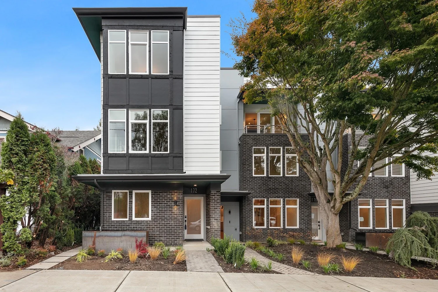 172 Galer St | Queen Anne, Seattle thumbnail 2