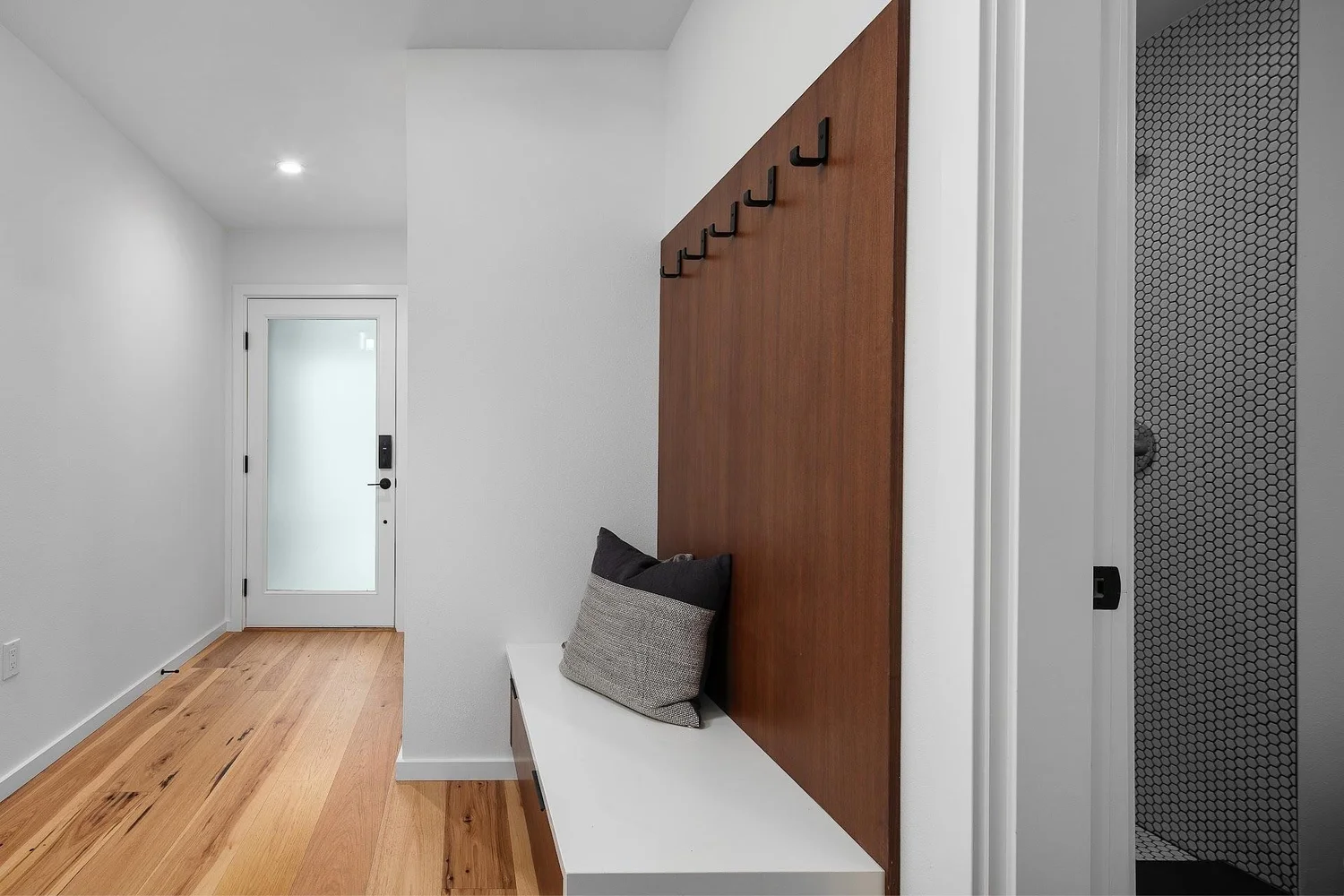 172 Galer St | Queen Anne, Seattle thumbnail 3