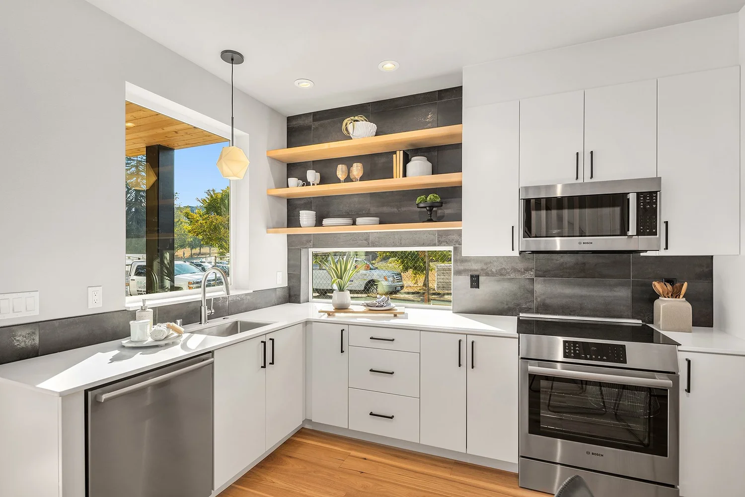 Rainier Valley | 7144 44th Ave S, Seattle thumbnail 6