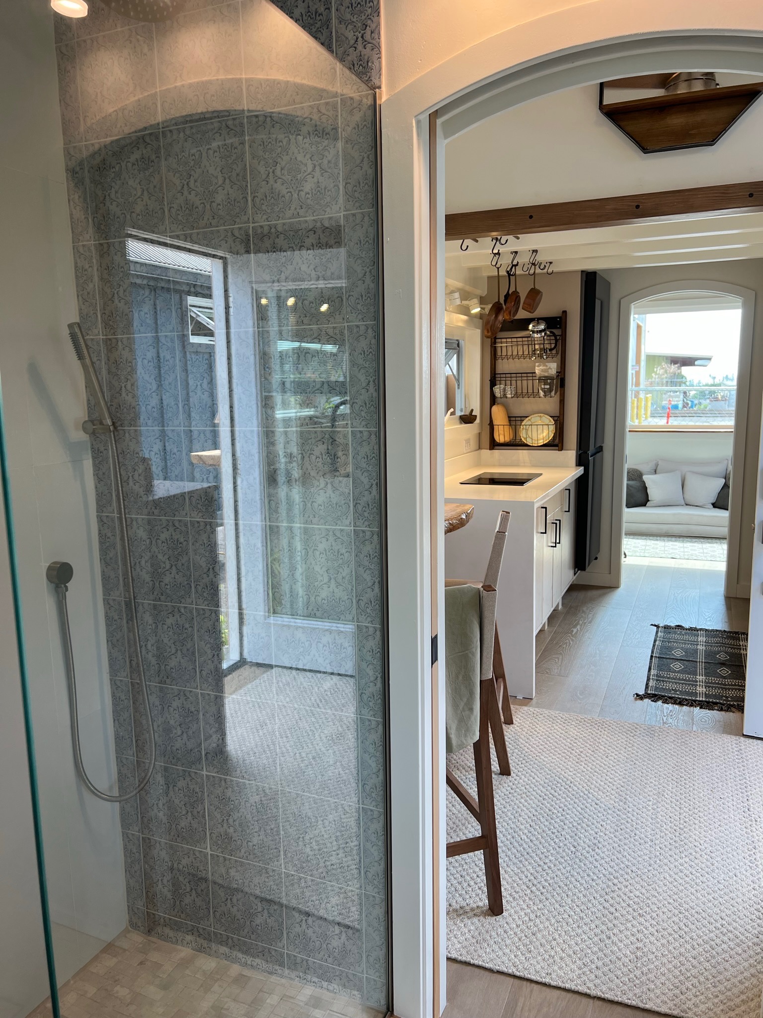 The Paradise thumbnail 17