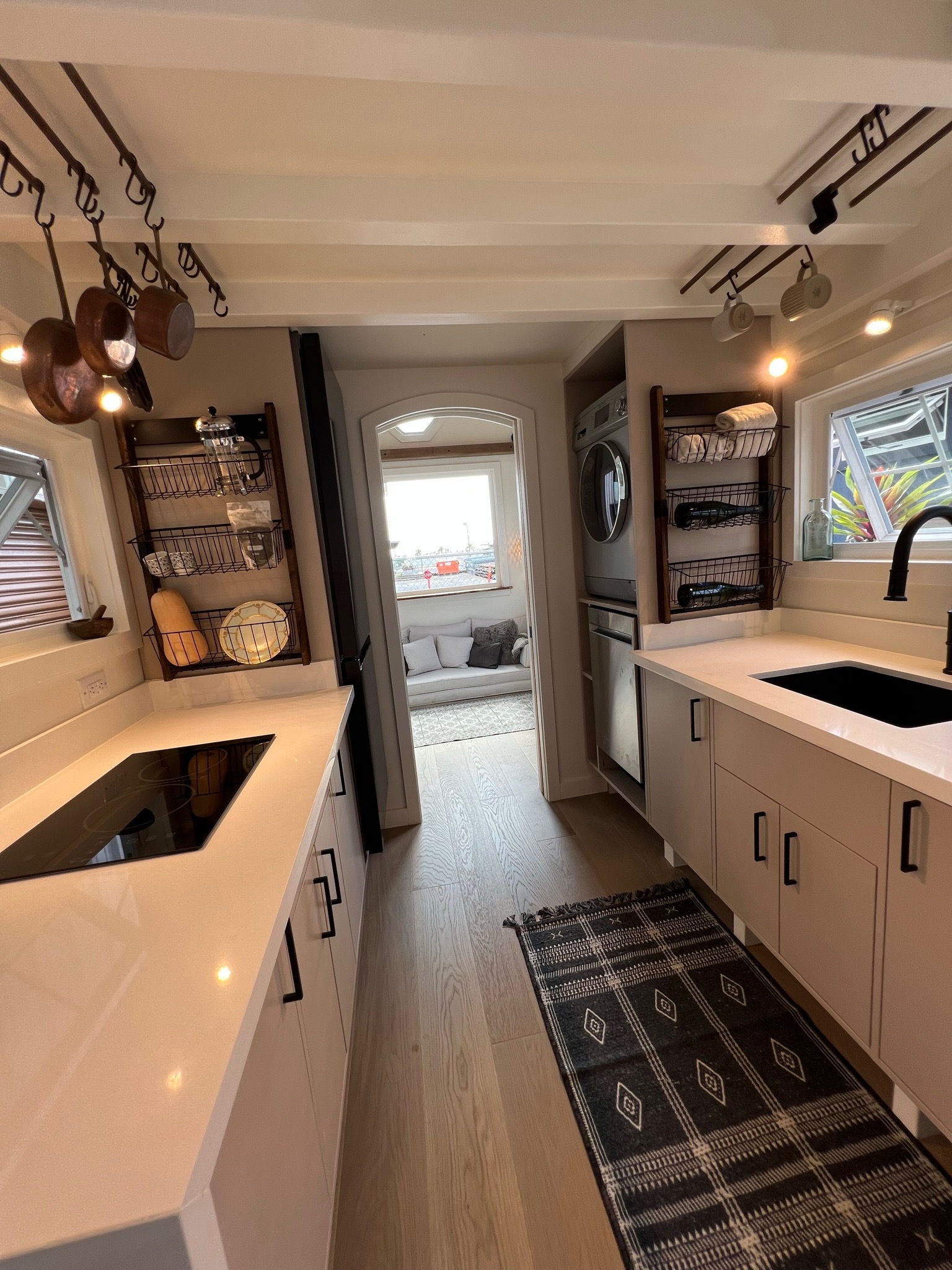 The Paradise thumbnail 24