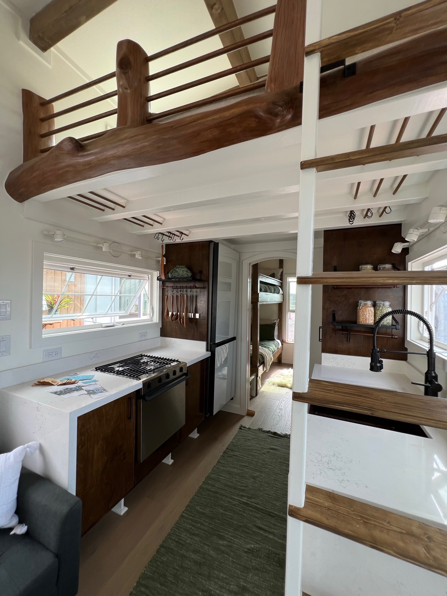 The Paradise thumbnail 29