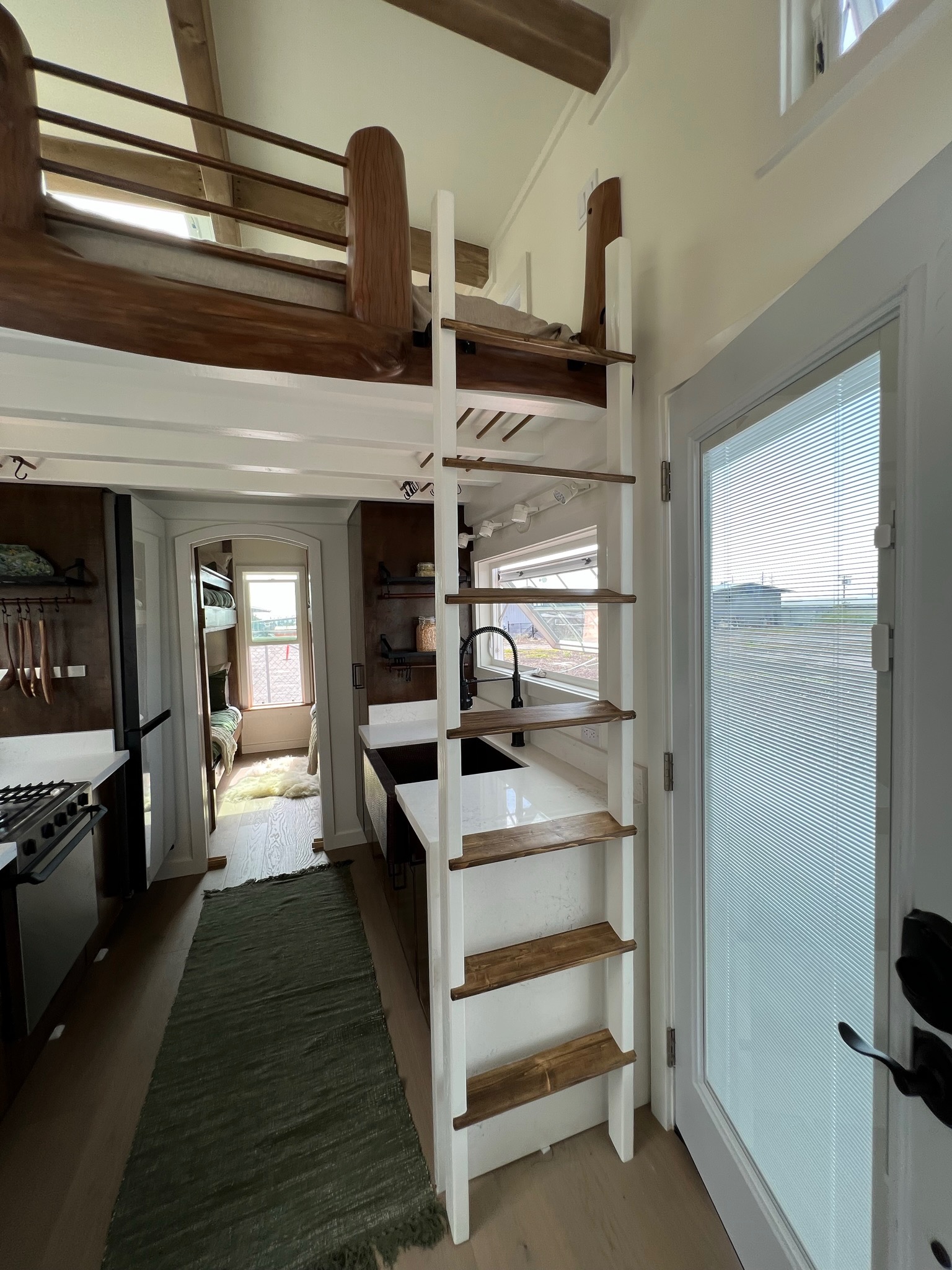 The Paradise thumbnail 41