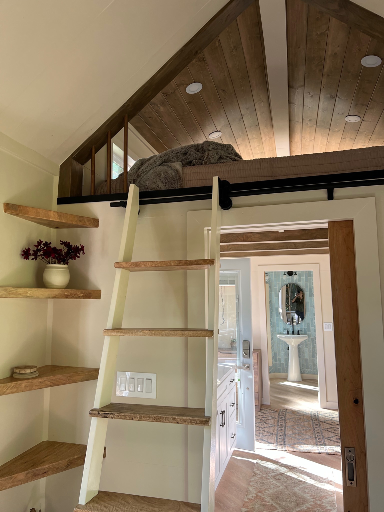 The Paradise thumbnail 72