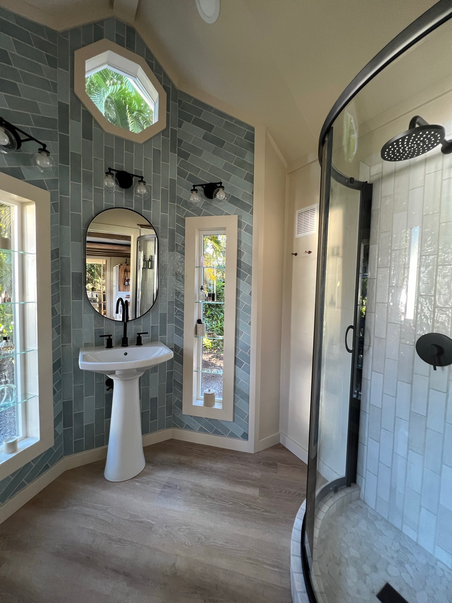 The Paradise thumbnail 73