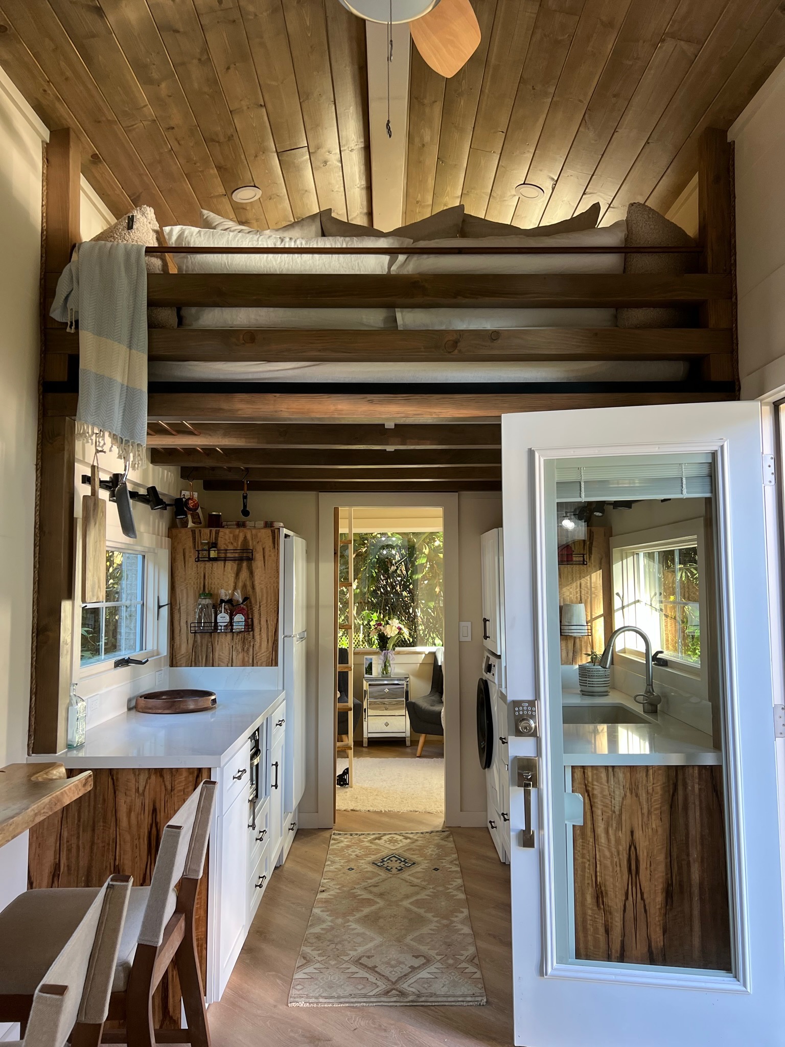 The Paradise thumbnail 75