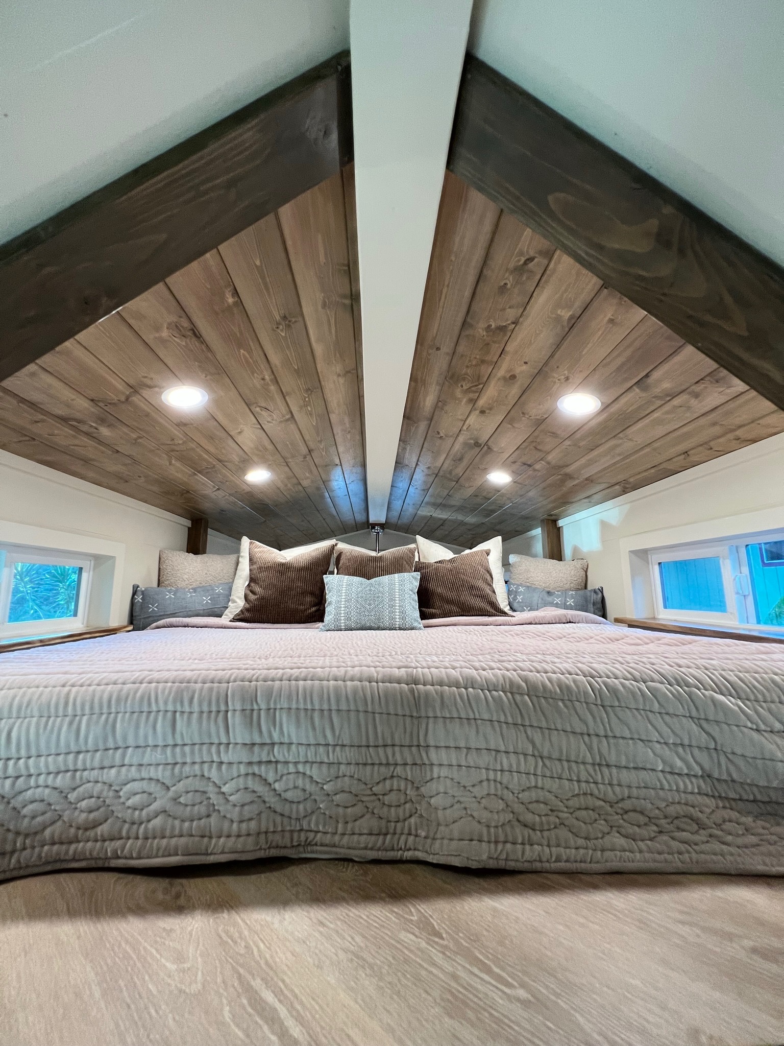 The Paradise thumbnail 76