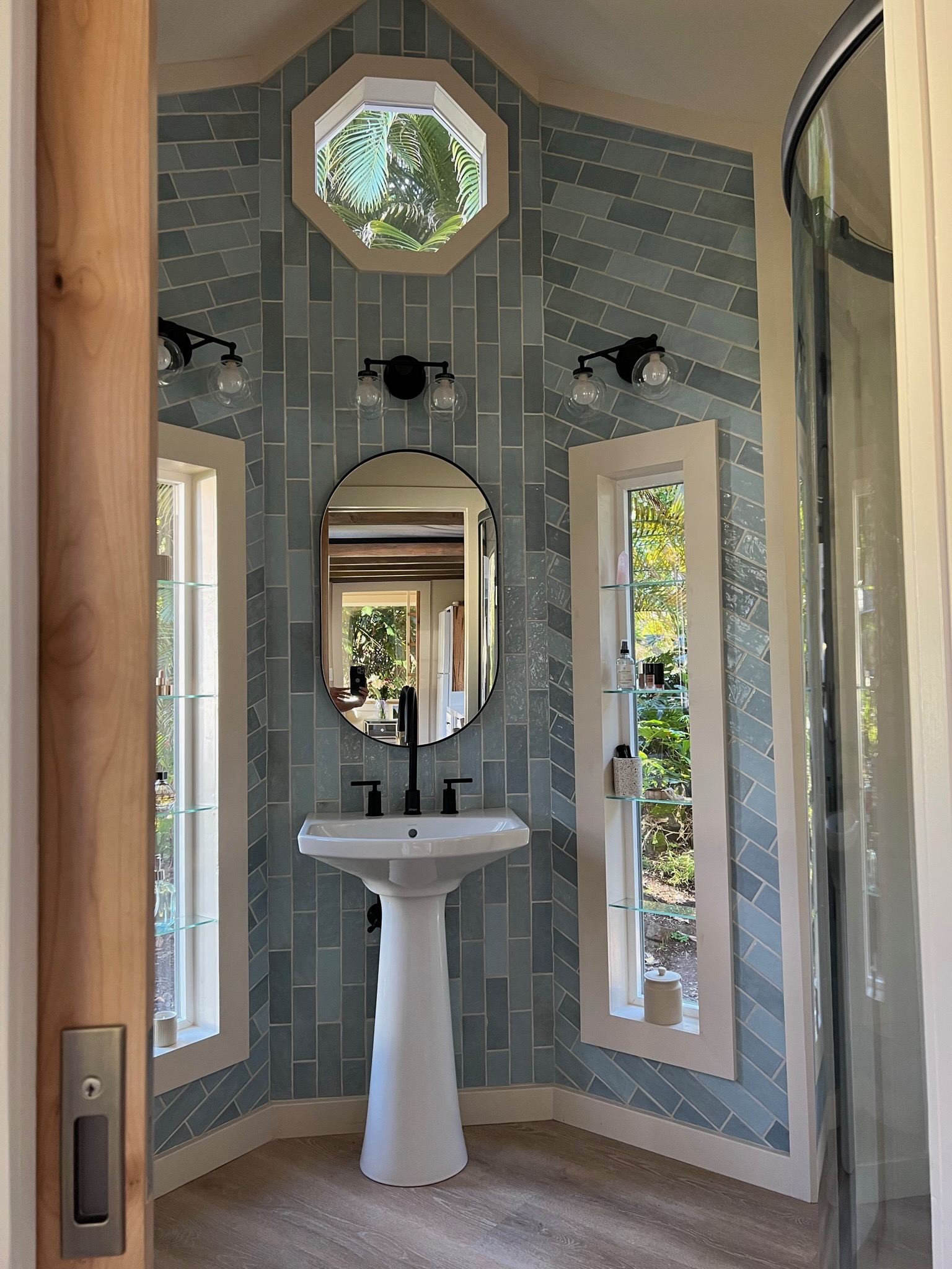 The Paradise thumbnail 77