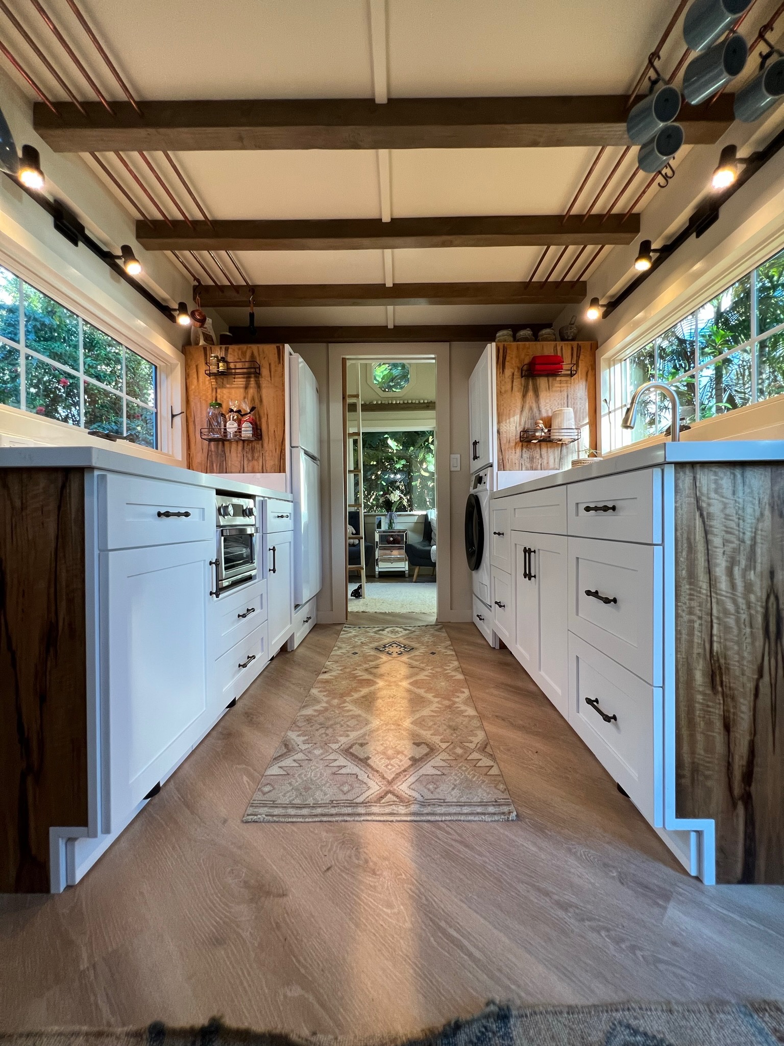 The Paradise thumbnail 84