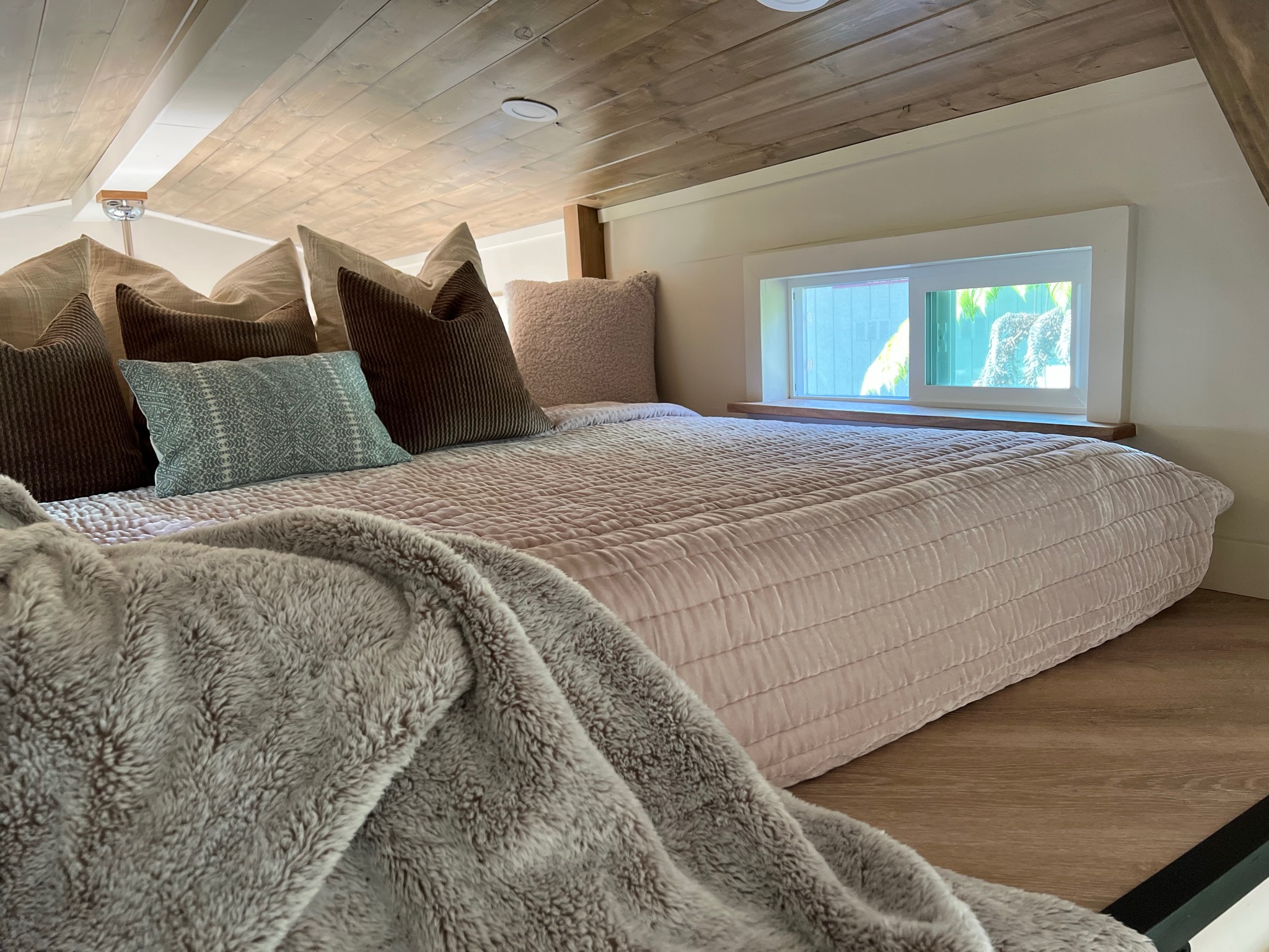 The Paradise thumbnail 91