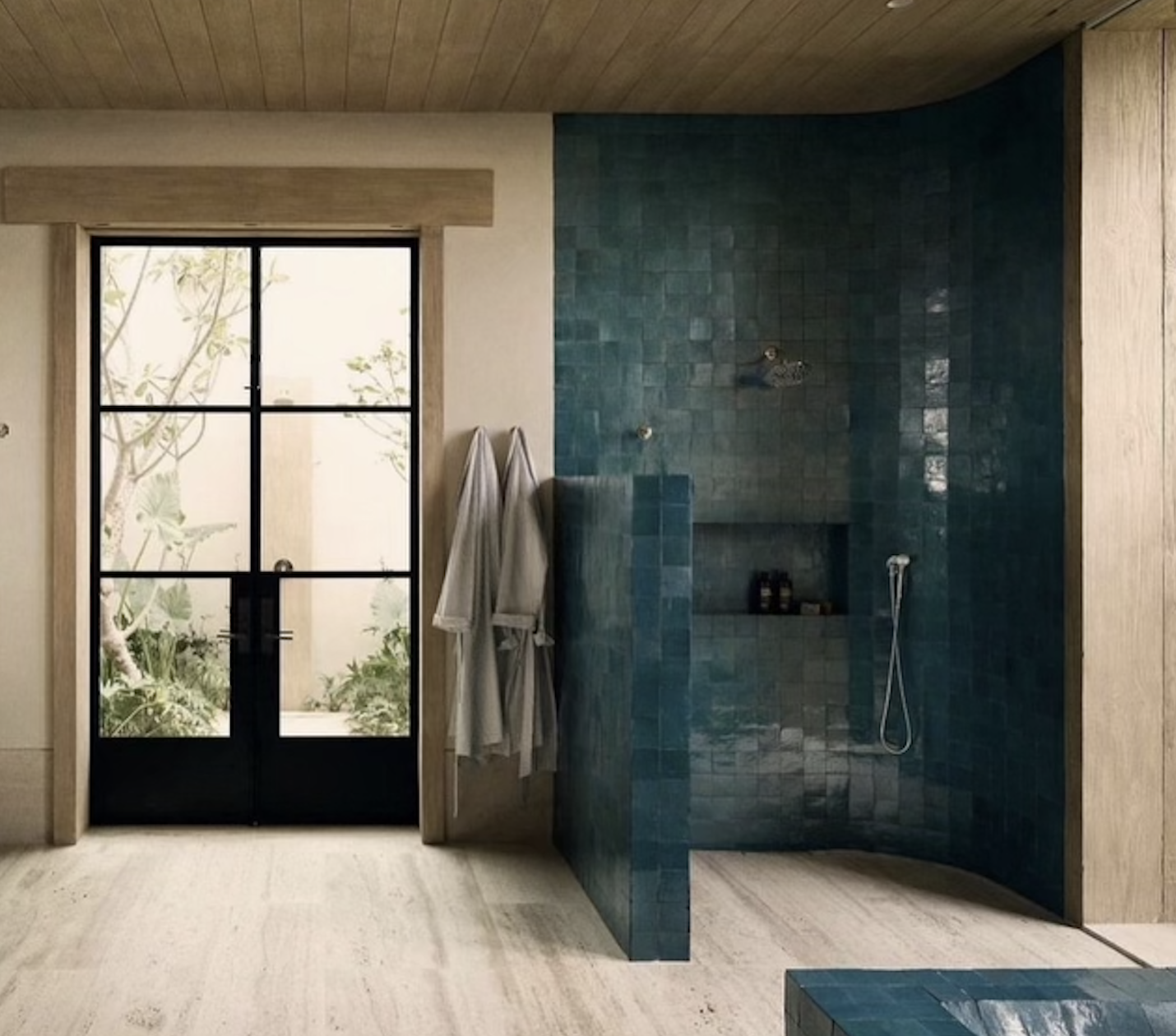 The Queen thumbnail 6