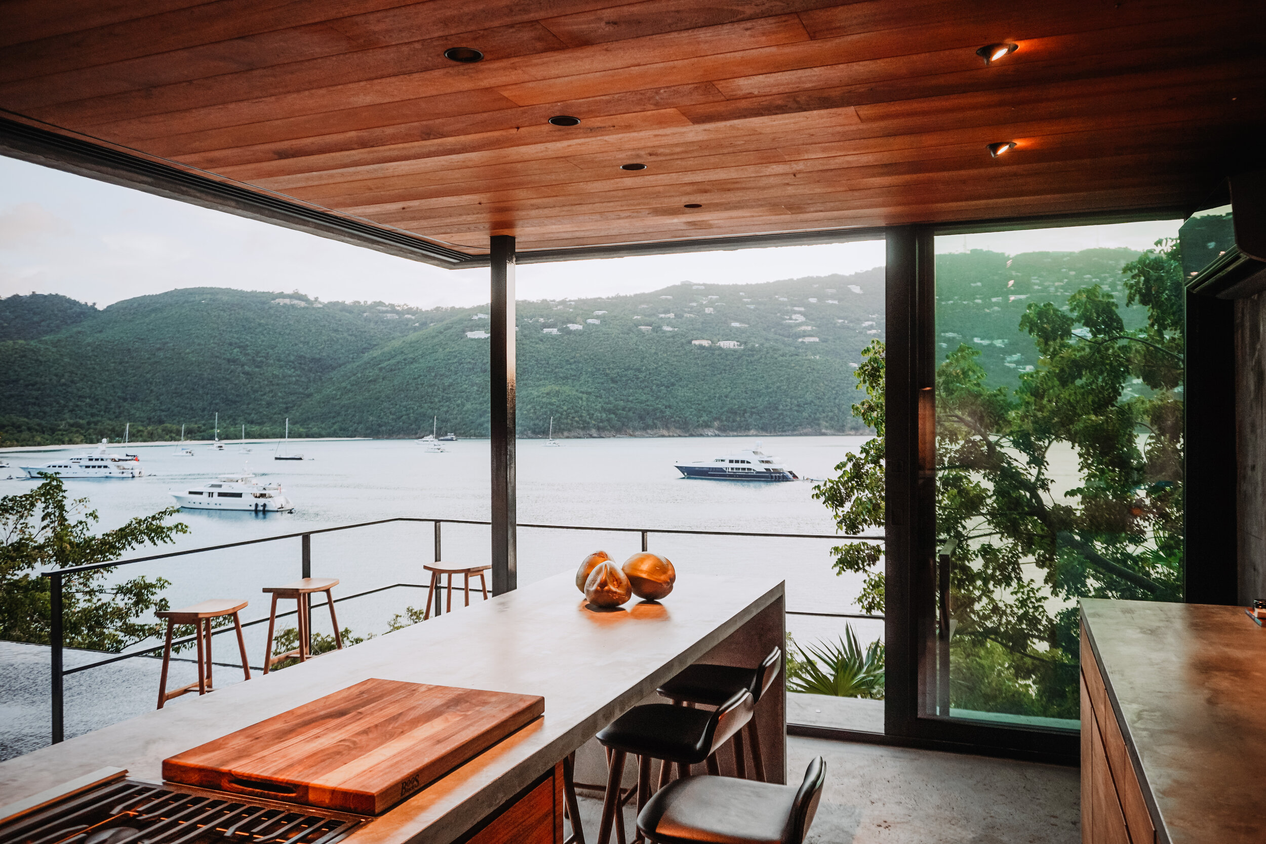 VI HOUSE thumbnail 11