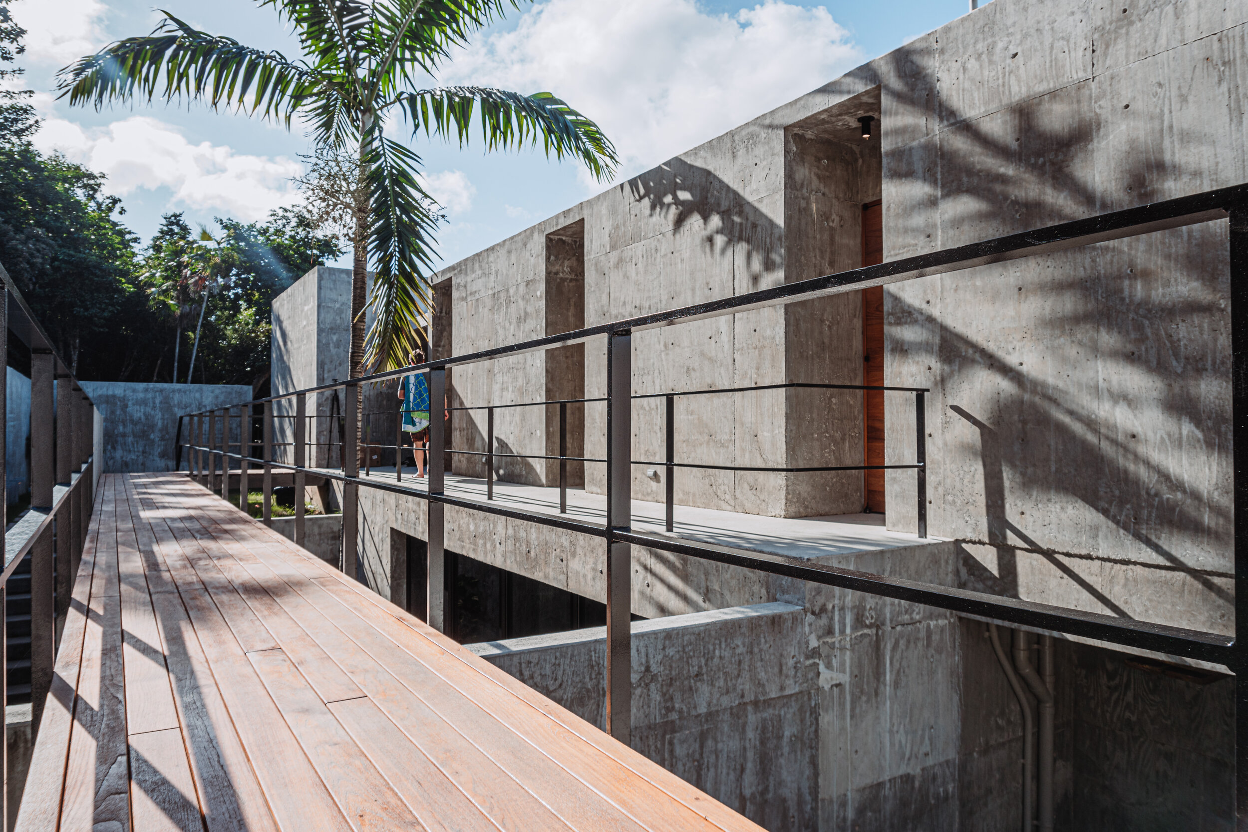 VI HOUSE thumbnail 2