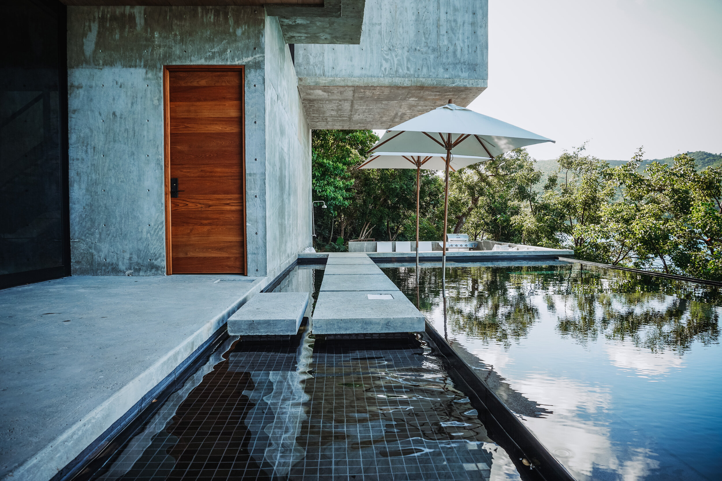 VI HOUSE thumbnail 3