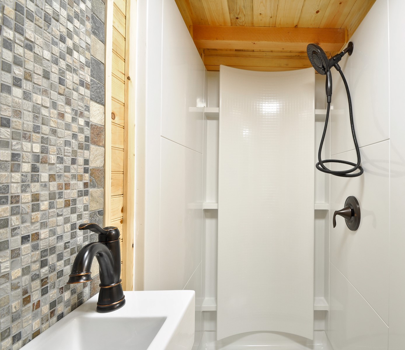 THE EMERALD thumbnail 13