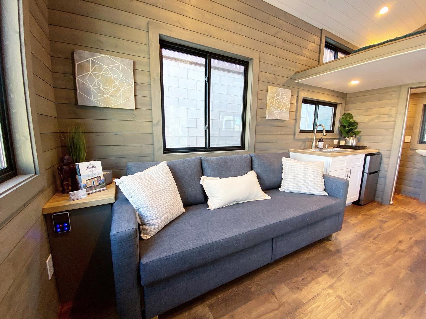 THE LIMITED thumbnail 13