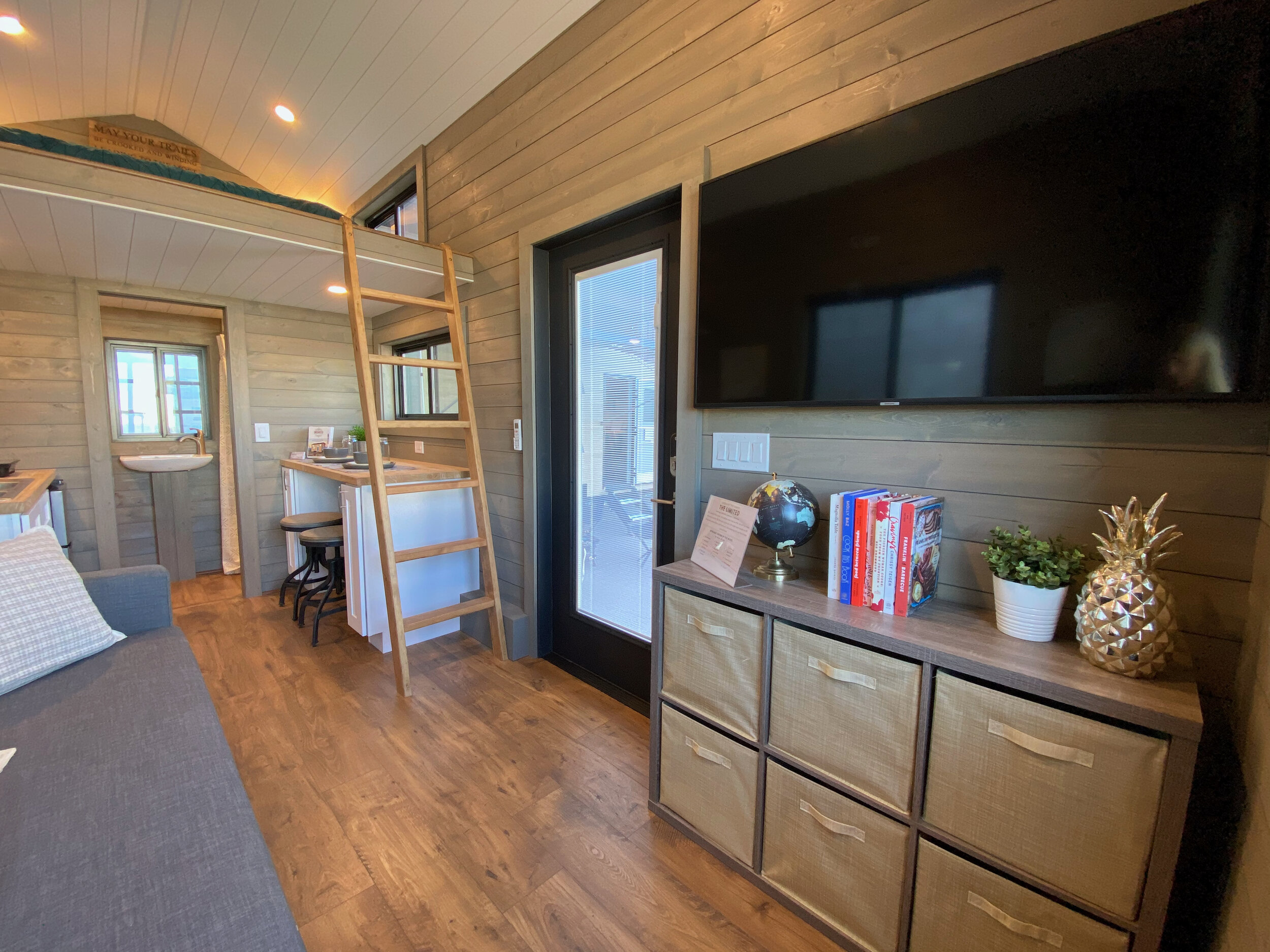 THE LIMITED thumbnail 14