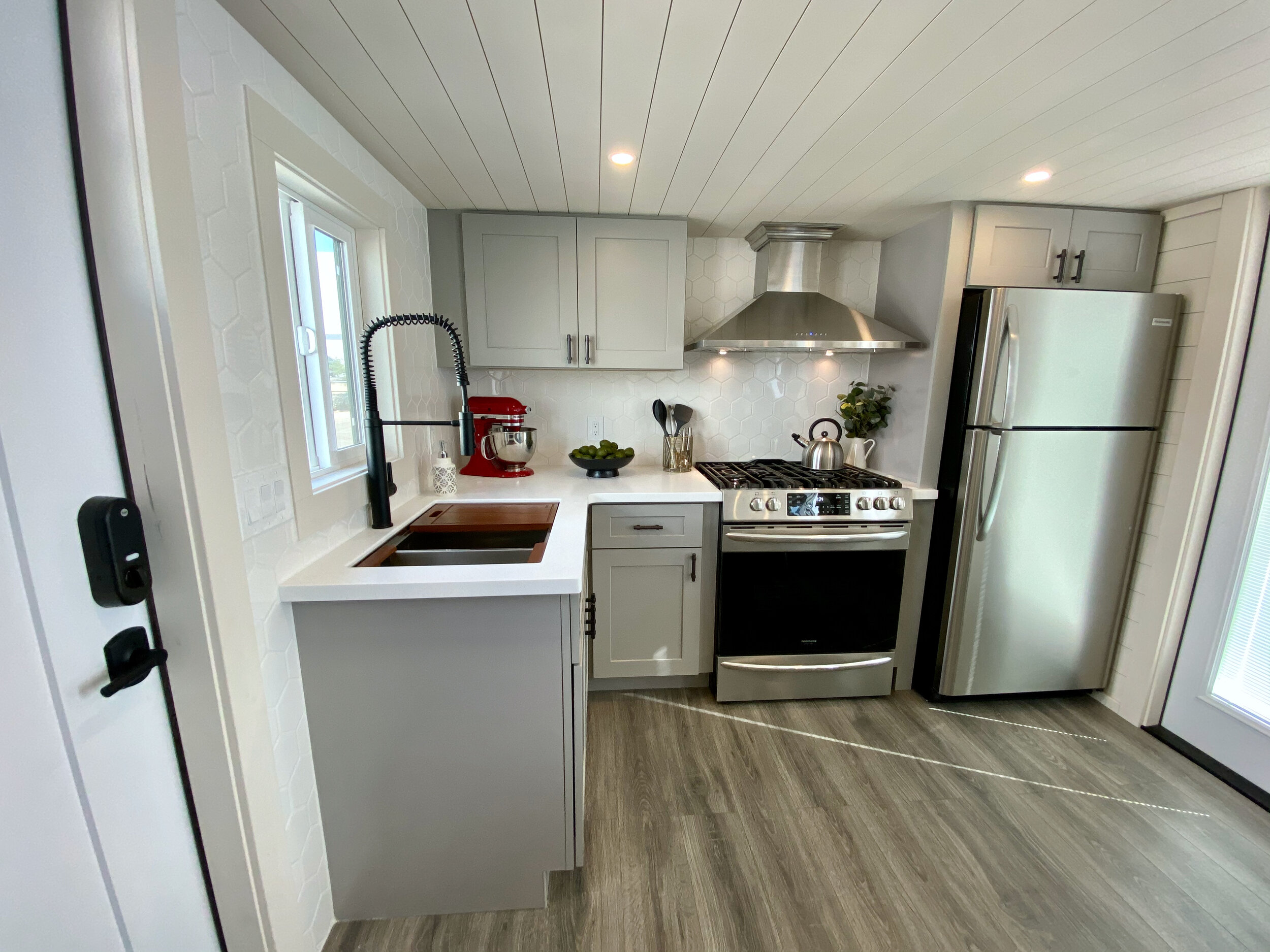 THE MANOR thumbnail 16