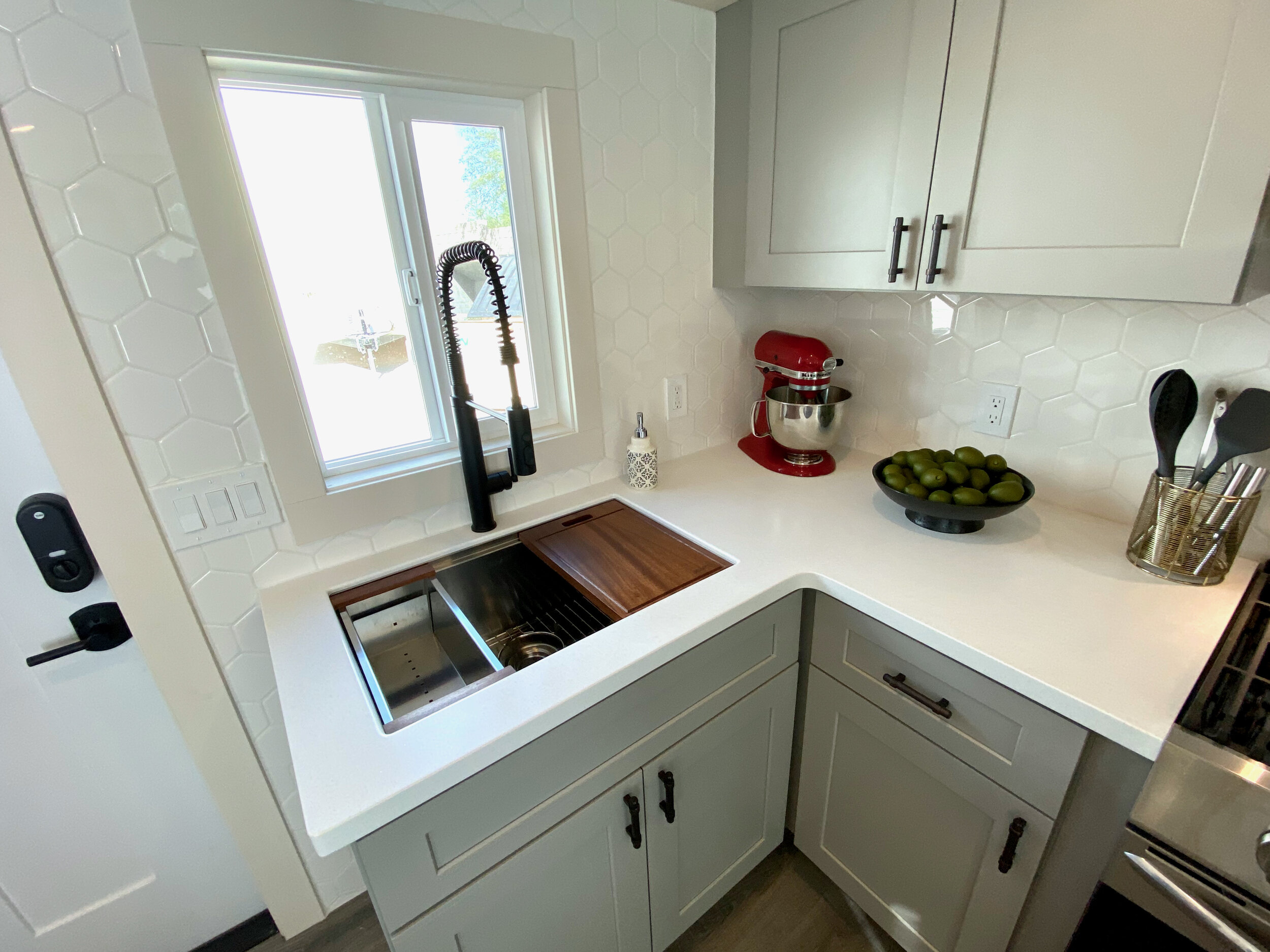 THE MANOR thumbnail 19