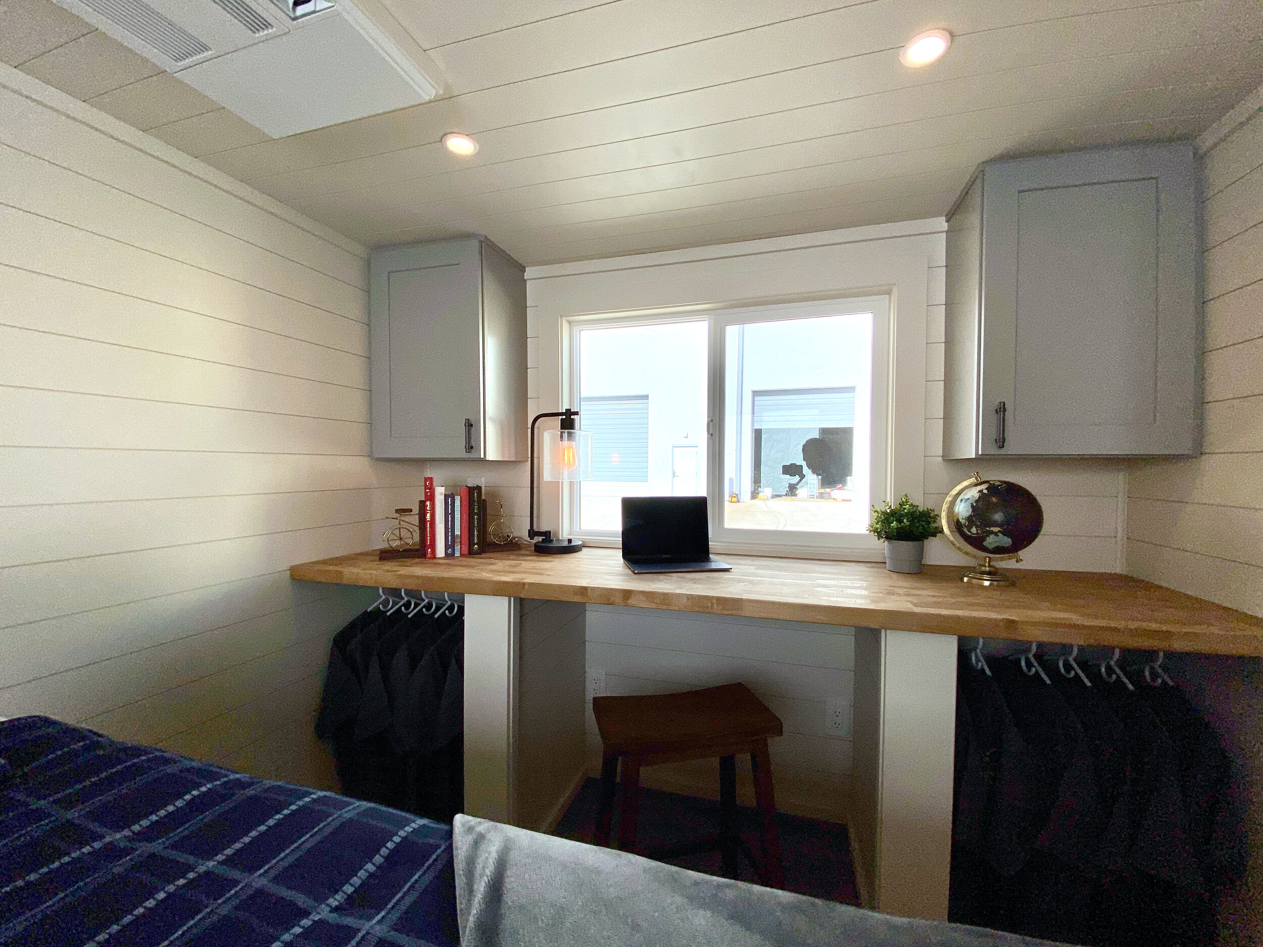 THE MANOR thumbnail 3