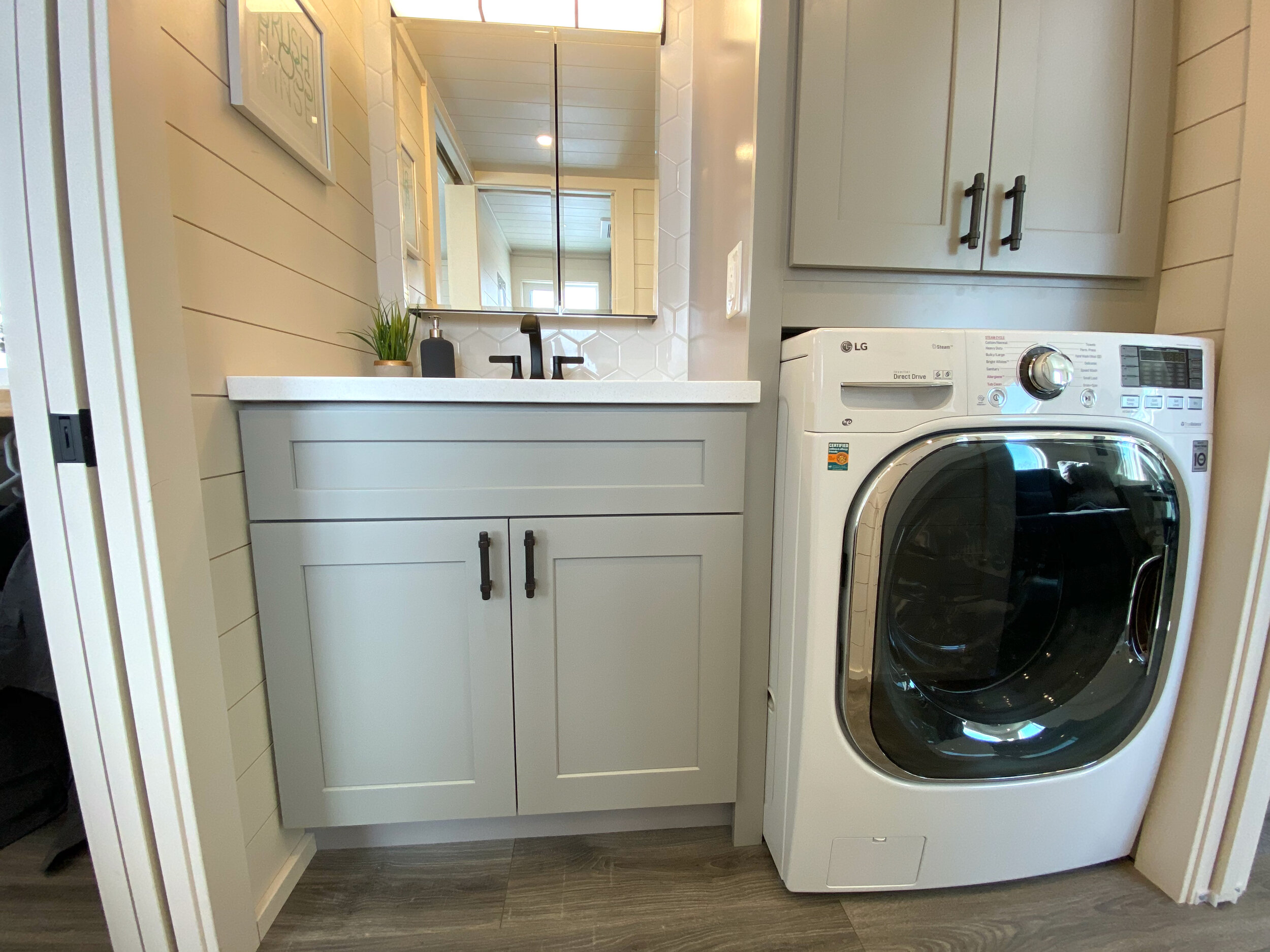 THE MANOR thumbnail 4